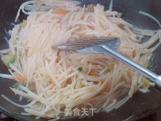 比酸辣土豆丝好吃:番茄土豆丝的做法步骤:8