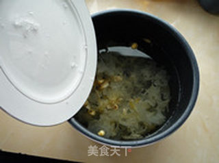 银耳莲子羹的做法步骤:4