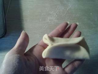 传统面食也惊艳——俏皮金鱼素馅包的做法步骤:13