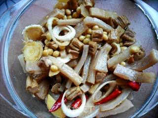 蒸三样【芥菜疙瘩黄豆肉皮】的做法步骤:5