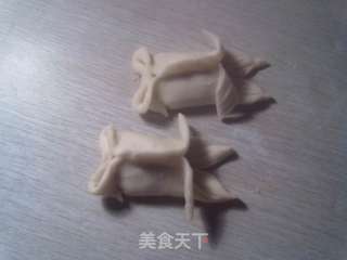 传统面食也惊艳——俏皮金鱼素馅包的做法步骤:16