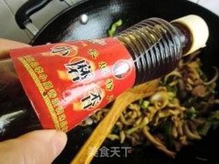 青椒洋葱炒鸡肠的做法步骤：11