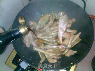 廉江美食·沙姜焖鸭掌鸭翅的做法步骤:5