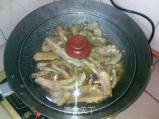 廉江美食·沙姜焖鸭掌鸭翅的做法步骤:6