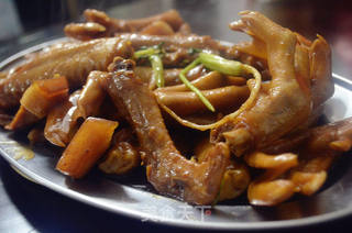 廉江美食·沙姜焖鸭掌鸭翅的做法步骤:9