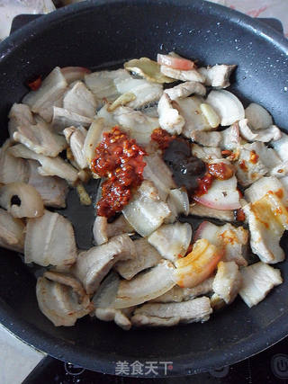 【让你回味无穷的川菜】回锅肉的做法步骤:9