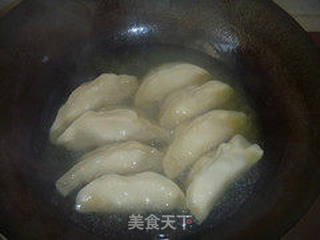 简单的步骤造就好吃的美食——【家庭自制】猪肉大葱馅锅贴的做法步骤：15