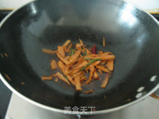 春笋木耳腐竹丝的做法步骤:4