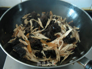 春笋木耳腐竹丝的做法步骤:5