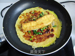 煎饼果子的做法步骤:11