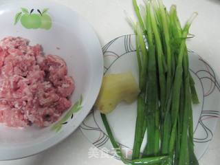 鲜肉小葱锅贴的做法步骤:2