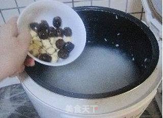 百合莲子瘦肉粥的做法步骤:4
