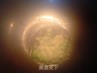 【福州家常菜】红糟炒蚬子的做法步骤:2