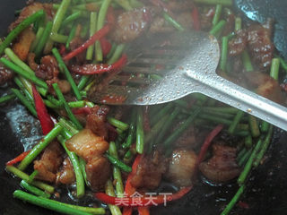 蒜苔回锅肉的做法步骤：10