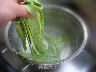 好吃还是手擀面——二合一手擀菠菜面的做法步骤：13