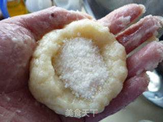 儿时的美味---炸糖糕的做法步骤:5