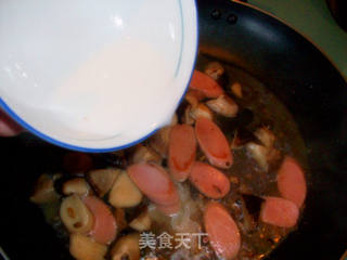 双菇炒鱼肉肠的做法步骤:7