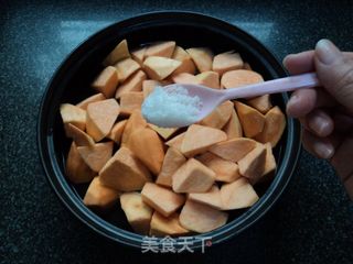 【塔吉锅】---焖红薯的做法步骤:3