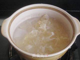 荸荠蜜枣银耳羹的做法步骤:3