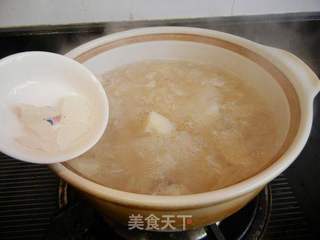 荸荠蜜枣银耳羹的做法步骤:7