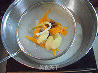 多吃多漂亮—松花火腿皮冻的做法步骤:6