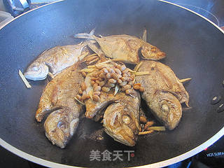 黄豆酱烧海鱼的做法步骤:4