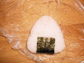 一锅饭的两种味道——日式饭团的做法步骤:11
