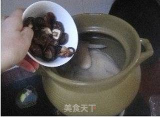 无花果香菇炖鸡汤的做法步骤:5
