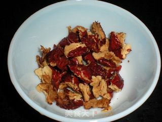 玫瑰红枣饮的做法步骤:2