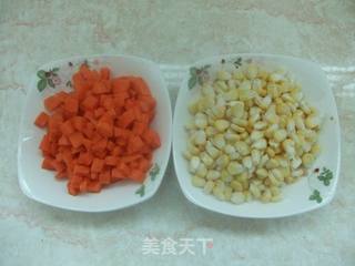 炒三丁(玉米胡萝卜炒肉末)的做法步骤:2