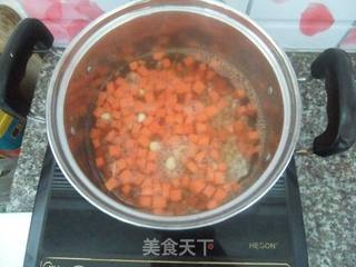 炒三丁(玉米胡萝卜炒肉末)的做法步骤:4