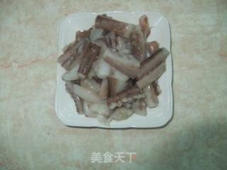 鱿鱼头炒彩椒的做法步骤:2
