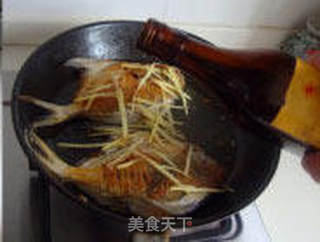 不用水一样可以做出美味的鱼---原味焖鲳鱼的做法步骤:7