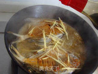不用水一样可以做出美味的鱼---原味焖鲳鱼的做法步骤:8