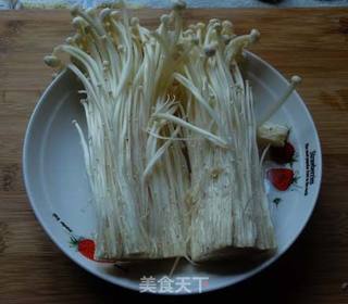 荠菜肉圆菌汤的做法步骤：1