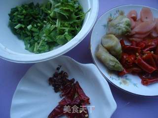 川味肥肠面的做法步骤:2