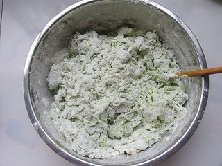 绿蝶翩翩——巧做蝴蝶面的做法步骤:3