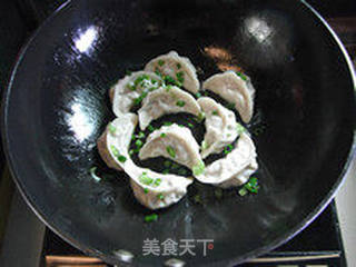 好吃不过饺子—芹菜鲜肉煎饺的做法步骤:17