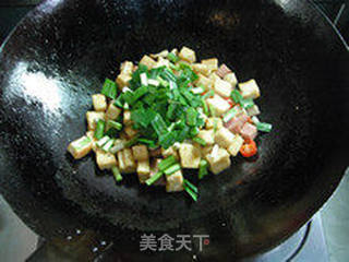 富有春天气息的简易小炒-----家常炒豆腐的做法步骤:11