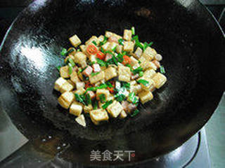 富有春天气息的简易小炒-----家常炒豆腐的做法步骤:12