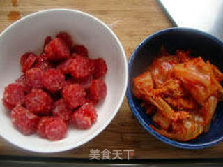 用一碗剩饭可以炒出舌尖上的情调-----韩国泡菜香肠炒饭的做法步骤:3