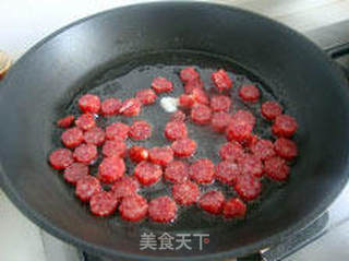 用一碗剩饭可以炒出舌尖上的情调-----韩国泡菜香肠炒饭的做法步骤:6