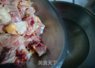 挑战美食的原味极限---江西三杯鸡的做法步骤:2
