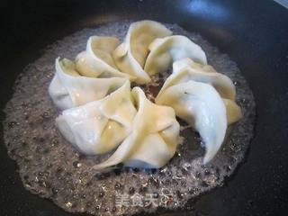 韭菜鸡蛋煎饺的做法步骤:11