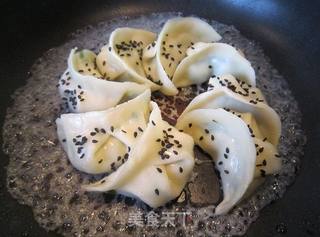 韭菜鸡蛋煎饺的做法步骤:12
