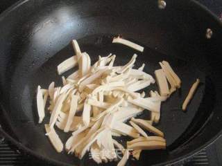 肉丝茶干炒芹菜的做法步骤:4