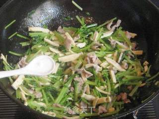 肉丝茶干炒芹菜的做法步骤:8