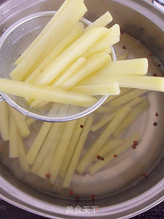比薯条还好吃的新吃法【口味土豆条】的做法步骤：5