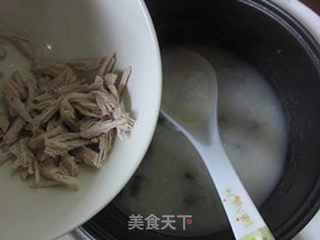 十分钟熬出香浓润滑的——皮蛋瘦肉粥的做法步骤:9