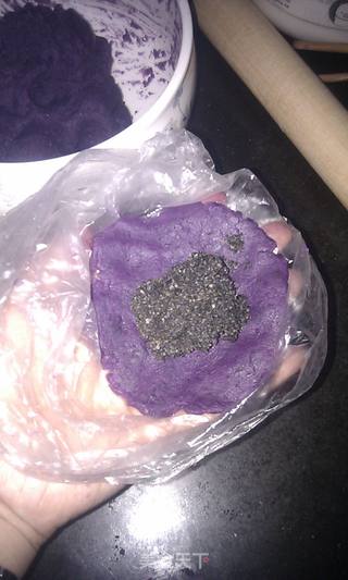 紫薯芝麻球的做法步骤:6